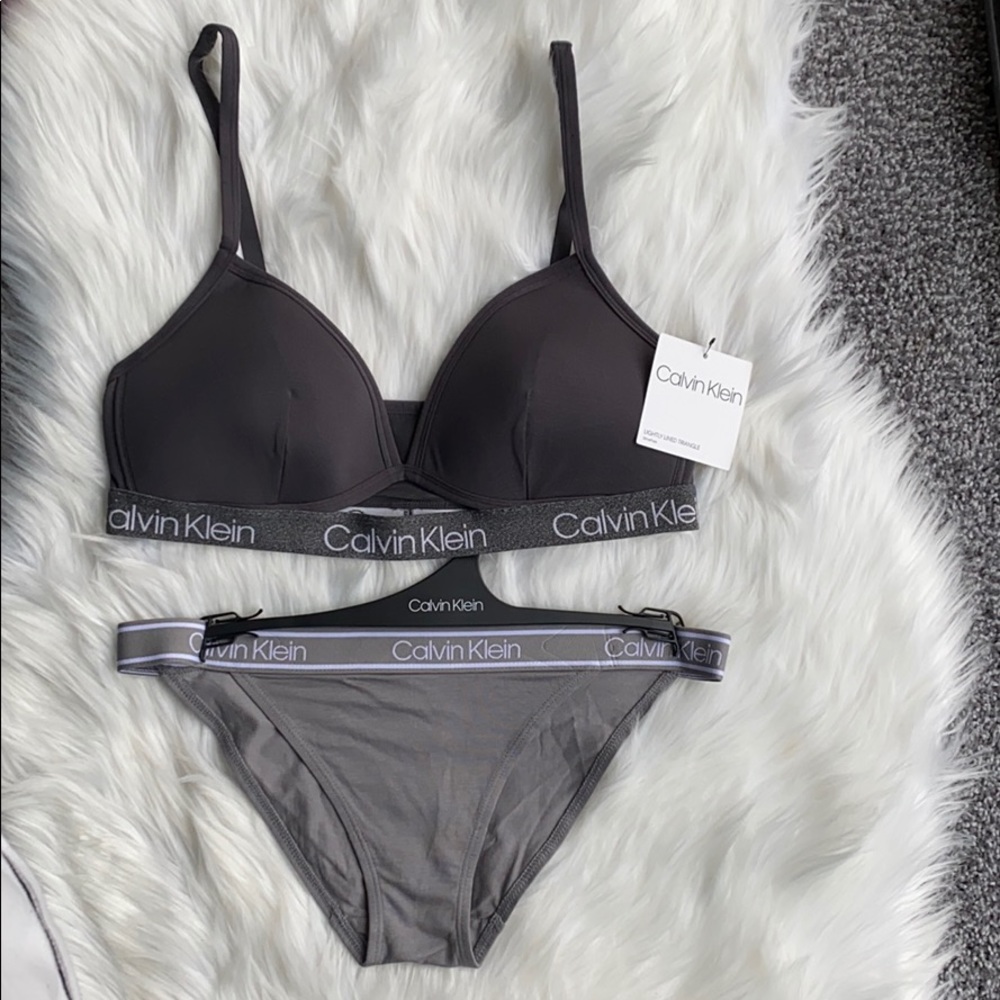 CALVIN KLEIN Set Triangle Bra Bikini Panties NWT
